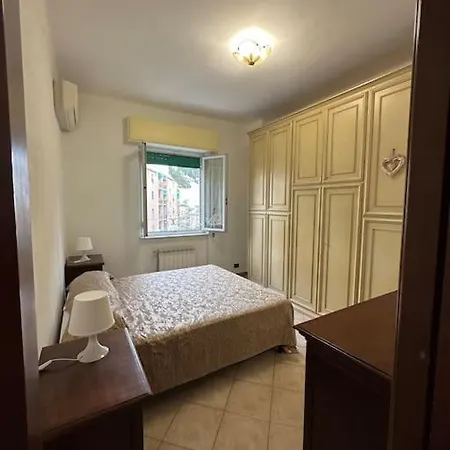 Mami, A 10 Minuti Dall'acquario *